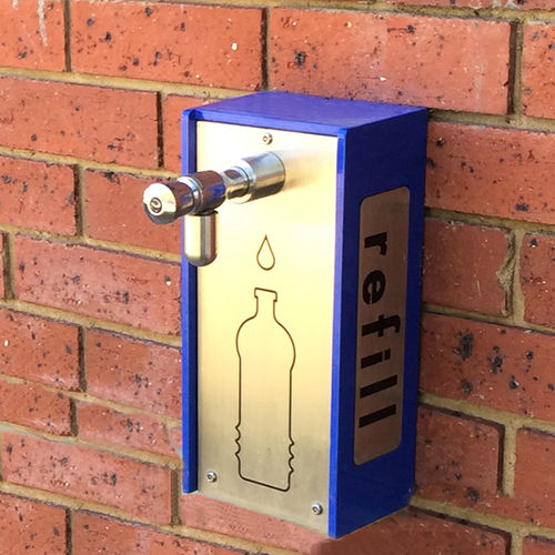 壁挂喷泉式饮水机 - BF200W - Urban Fountains and Furniture - 户外 / 金属 / 公共空间