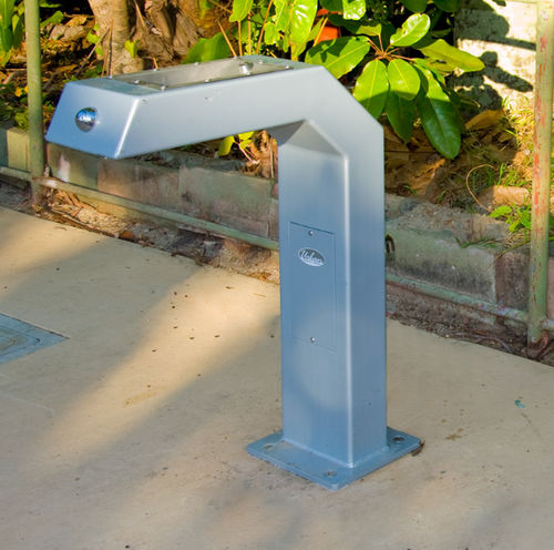 户外喷泉式饮水机 - APOLLO 300 - Urban Fountains and Furniture - 金属 / 公共空间 / 学校用