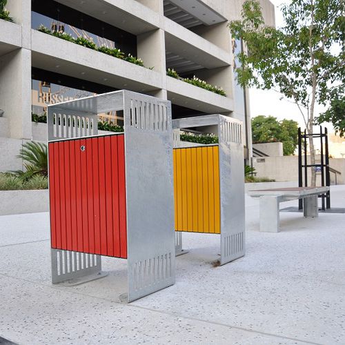 公共垃圾桶 - ASTON  - Urban Fountains and Furniture - 钢 / 带盖 / 现代风格