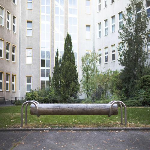 现代风格公共长椅 - BENTLINE ROUNDED - urbanature - 栎木 / 不锈钢