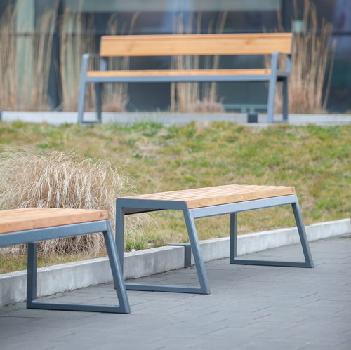 现代风格公共长椅 - Amager - Københagen Outstanding - 木质 / 粉末涂层钢 / 无靠背