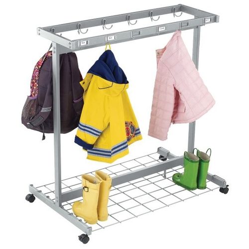 落地式挂衣架 - THE MOBILE KNAPSACK - Academia furnitures industries - 现代风格 / 金属 / 幼儿园