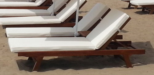 现代风格日光浴躺椅 - BALI - Beach Concept - 柚木 / 沙滩 / 商用