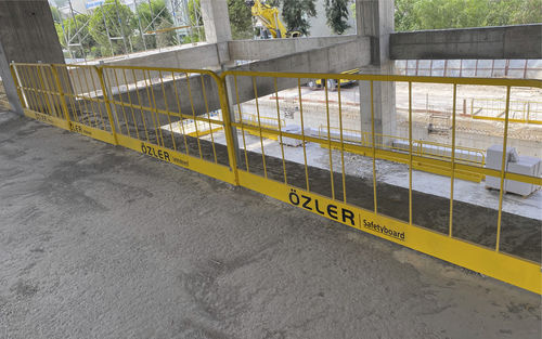 金属护栏 - SAFETYBOARD - OZLER Formwork - 网格 / 户外 / 用于楼梯