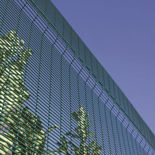 焊接网格围栏 - SECURIFOR 3D - Betafence International - 工业 / 合金 / 现代风格