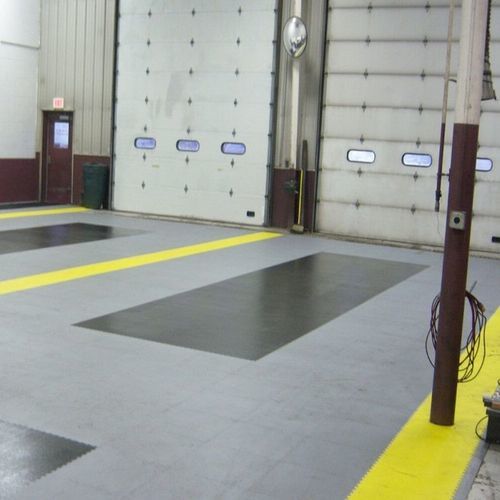 耐刮伤弹性地砖 - R-TILE  - Gerflor - Contract Sport & Contract Flooring - 乙烯基 / 室内 / 地面用