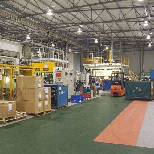 人流量较大时用弹性地砖 - R-TILE  - Gerflor - Contract Sport & Contract Flooring - 乙烯基 / 哑光 / 室内