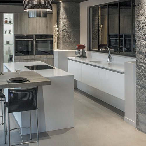 现代风格厨房 - DJIN : BLANC & CHÊNE BARDOLINO GRIS - PYRAM INDUSTRIES - 漆木 / 三聚氰胺 / 岛台式