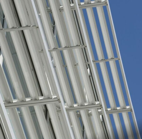 铝建筑遮阳板 - BRISESOLEIL 100 - Reynaers Aluminium/瑞那斯铝业 - 玻璃 / 用于外墙 / 用于窗