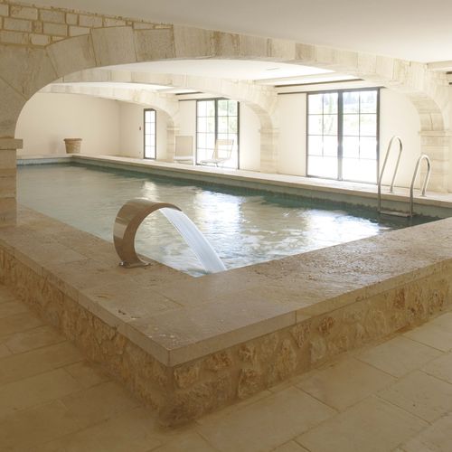 天然石材泳池边石 - AUBEROCHE CHATAIGNE - INTÉRIEUR - OCCITANIE PIERRES - 防滑