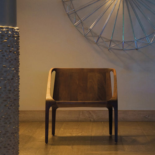 现代风格扶手椅 - LOFT - BERNHARD design - 胡桃木 / 实木 / 油浸木材