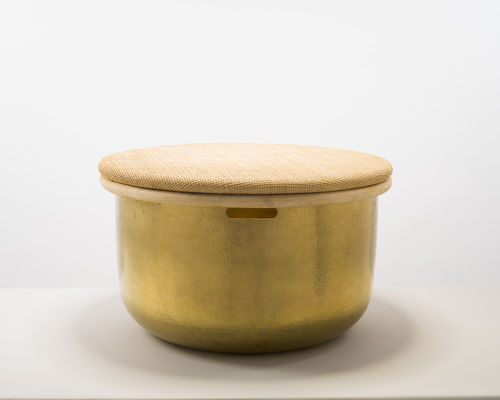现代风格边桌 - TABLA - karen chekerdjian - 黄铜 / 圆形 / 带收纳