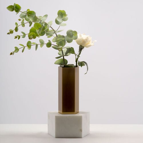 现代风格花瓶 - FOUNDATION III - karen chekerdjian - 黄铜 / 大理石
