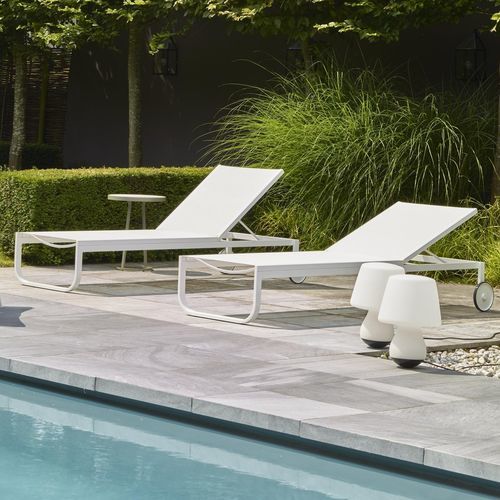 现代风格日光浴躺椅 - LETTINO - Ligne Roset - 布料 / 漆钢 / 漆铝