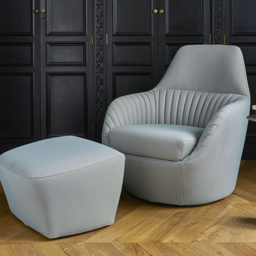 现代风格扶手椅 - AMÉDÉE - Ligne Roset - 皮质 / 聚氨酯发泡 / 布料