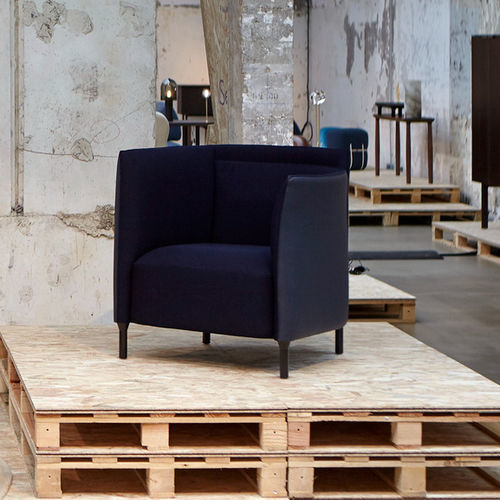 设计扶手椅 - HEMICYCLE - Ligne Roset - 布料 / 聚氨酯 / 胶合板