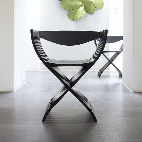 设计椅子 - CURULE - Ligne Roset - 室内 / 胡桃木 / 山毛榉木