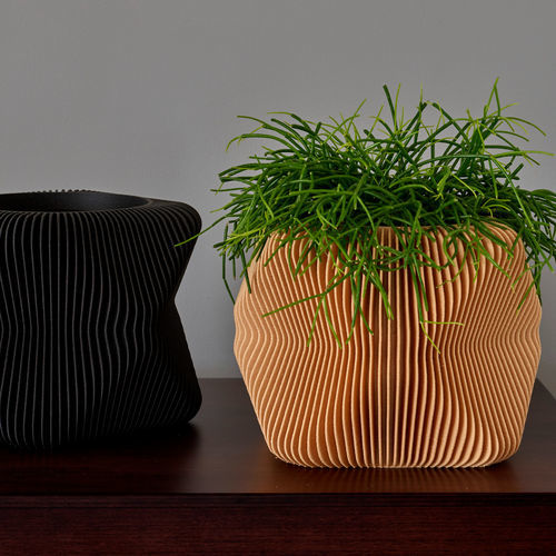 设计花瓶 - TERRE D'OMBRES - Ligne Roset - 生物塑料 / 台式 / 黑色
