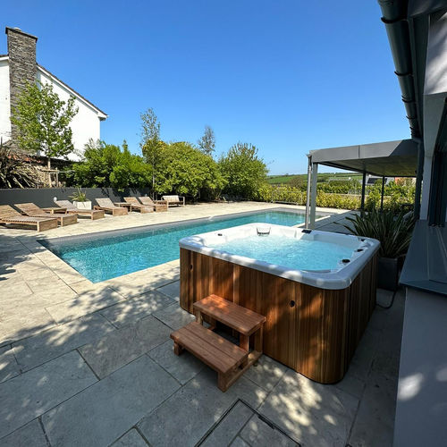 暗装水疗浴缸 - Premium WiFi - Urban Cedar Hot Tubs and Saunas - 地上 / 正方形 / 6人座