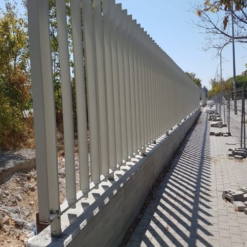 带栏杆围栏 - Insametal - 用于道路 / 电镀钢 / 直线型