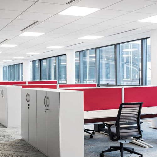 矿物纤维吊顶 - AMF THERMATEX dB - Knauf Ceiling Solutions - 方砖 / 办公室 / 用于会议大厅
