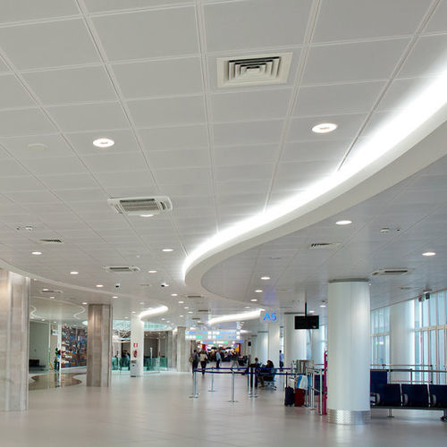 金属吊顶 - Armstrong Tegular - Knauf Ceiling Solutions - 方砖 / 办公室 / 用于会议大厅