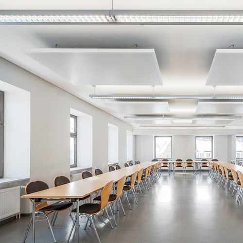 金属吊顶 - Sonic  - Knauf Ceiling Solutions - 方砖 / 办公室 / 用于会议大厅