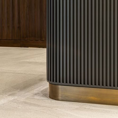 黑色踢脚线 - Specialist Joinery Group - 金色 / 铝制 / 不锈钢