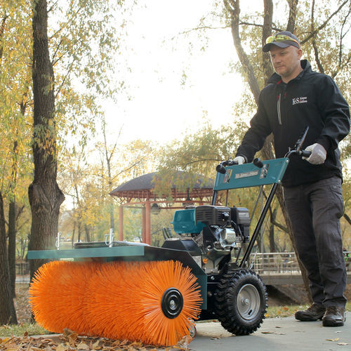 手推式清扫机 - KS 7HP-MFM 60 - DIMAX International GmbH - 道路 / 户外 / 树叶