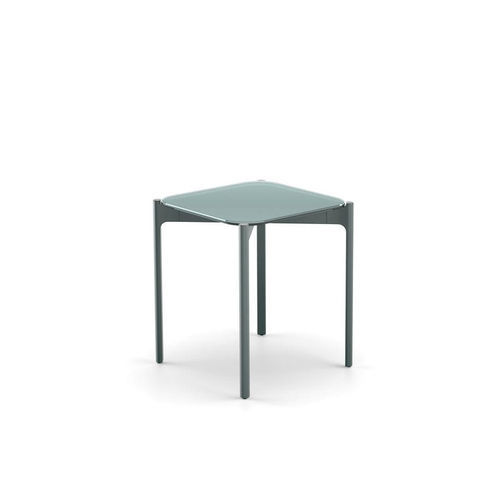 现代风格边桌 - IZON - DEDON GmbH - 玻璃 / 层压材料 / 铝座桌脚
