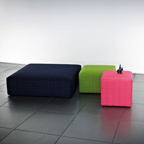 现代风格坐墩 - QUARTIER - Tacchini - 布料 / 方形 / 蓝色
