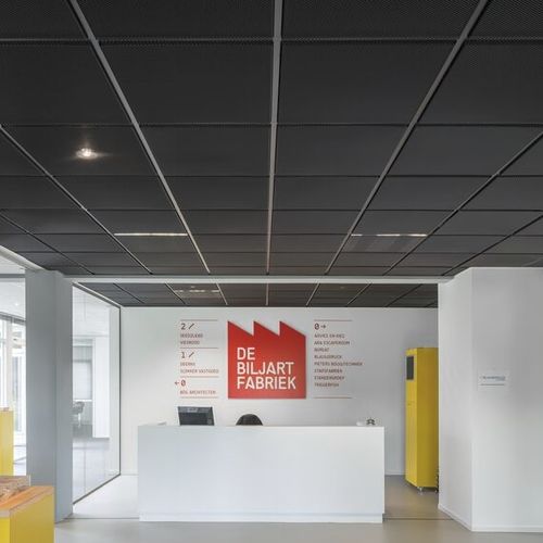 金属丝网吊顶 - Luxalon® Tiles Stretch - Hunter Douglas Architectural - 方砖 / 办公室 / 用于入口