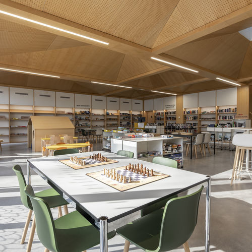 现代风格桌 - USM Haller - USM Modular Furniture - 层压材料 / 金属桌脚 / 长方形
