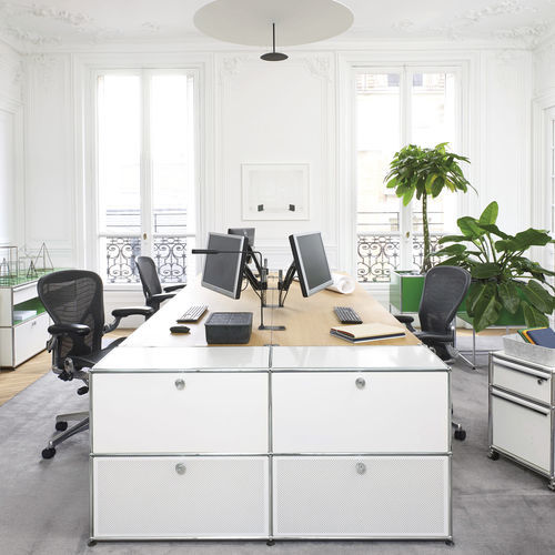 现代风格桌 - USM Haller - USM Modular Furniture - 木质 / 金属桌脚 / 长方形