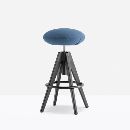 现代风格办公室凳子 - arki-stool ARKW6/2 - PEDRALI - 布料 / 橡木桌脚 / 铝座桌脚