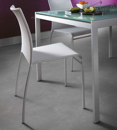 现代风格椅子 - AVENUE - SCAVOLINI - 室内 / 布料 / 涂漆钢桌脚