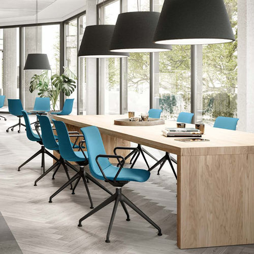 现代风格访客椅 - SHUFFLEis1 - Interstuhl Büromöbel GmbH & Co. KG - 室内 / 布料 / 金属桌脚