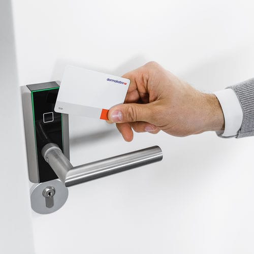 电子锁 - C-LEVER COMPACT - dormakaba - 带把手 / RFID / 远距离控制