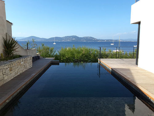 无边式游泳池 - RENOVATION PISCINE A DEBORDEMENT HYERES 83 - PISCINES CARRE BLEU - 定制 / 户外 / 地下
