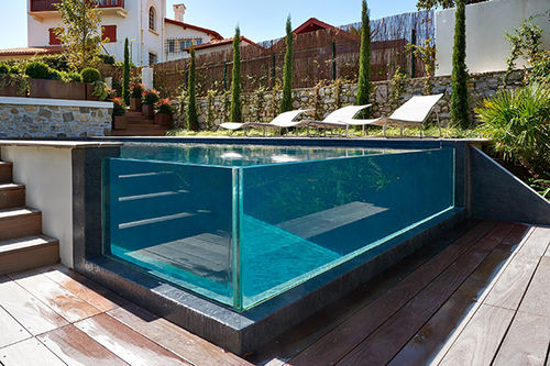 无边式游泳池 - PISCINE A DEBORDEMENT A PAROIS VITREES BIARRITZ - PISCINES CARRE BLEU - 定制 / 户外 / 半地下