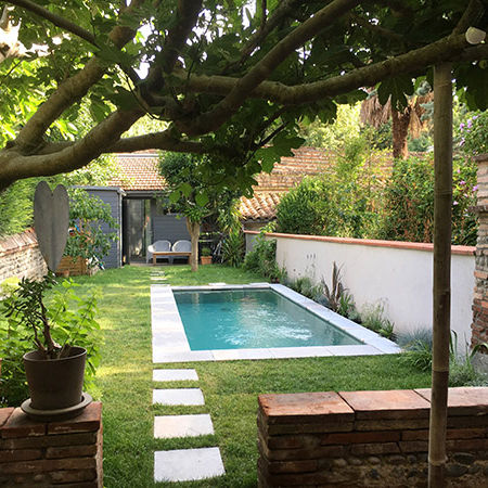 定制游泳池 - PETIT JARDIN AVEC PISCINE TOULOUSE - PISCINES CARRE BLEU - 户外 / 地下 / 石材