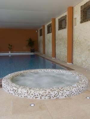 嵌入式水疗浴缸 - ORLÉANS - PISCINES CARRE BLEU - 圆形 / 6人座 / 马赛克砖