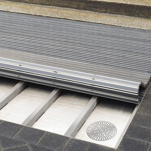公共机构用入口地垫 - 5022 CN+ - emco Bautechnik GmbH - 建筑物 / 聚丙烯 / 不锈钢