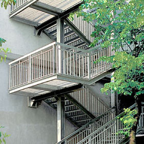 不锈钢格子板 - STAIRTREADS - GRIDIRON S.P.A. - Unipersonale - 金属板 / 用于楼梯板 / 用于护栏