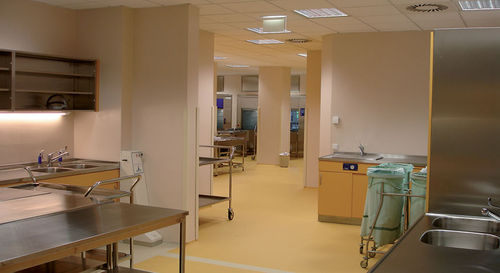 环氧地面 - BASIC PHARMATEC ESD - IPM ITALIA - 用于医院 / 高亮光 / 仿混凝土