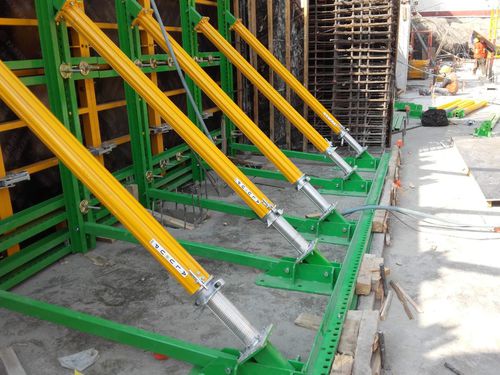 单面模架 - SINGLE SIDED WALLS EQIPPED WITH ALU-UP2 SHORES - Faresin Formwork SpA - 铝 / 用于墙壁 / 可调节
