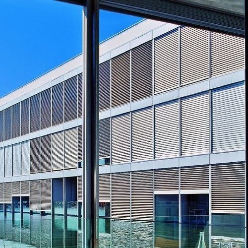 金属建筑遮阳板 - METALUNIC - GRIESSER - 用于外墙 / 用于窗 / 立式