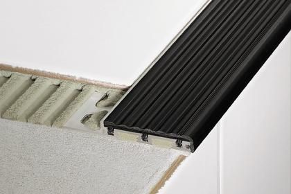 钢楼梯扣条 - SCHLUTER®-TREP-SE/-S/-B - Schluter Systems - 防滑