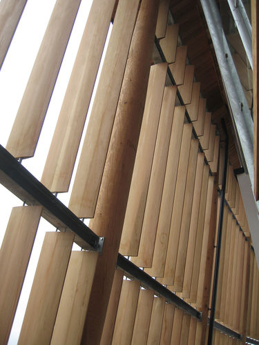 条形立面 - CLEAR ELLIPTICAL LOUVERS - Power Wood Corp. - 木质 / 褶皱