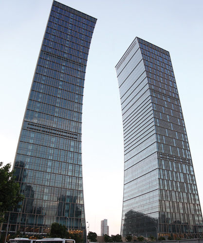 面板幕墙 - PUJIANG SHUANG HUI BUILDING - Josef Gartner - 铝和玻璃材质 / 石头材料